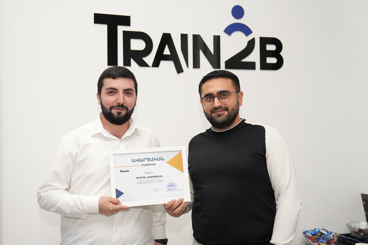 Accounting course graduate with certificate at Train2b